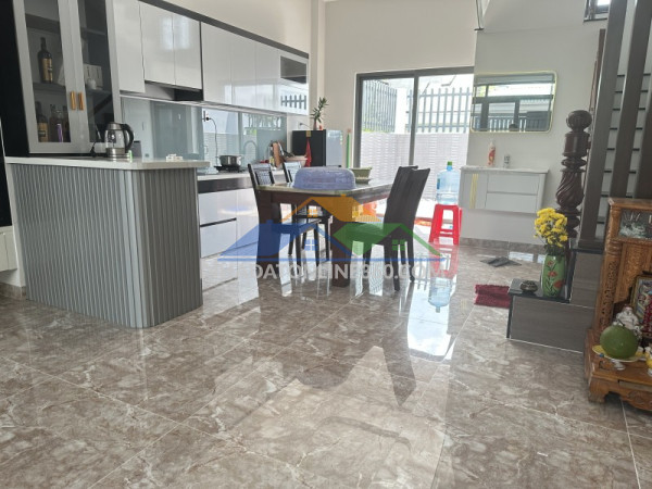 Bán nhà 3 tầng, 3pn, đường 160, tăng nhơn phú a, q9, tp hcm. dt 100m2, sh, giá 6.7 tỷ.