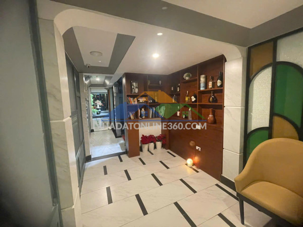 Bán khách sạn mặt phố cầu gỗ, 120m2, 7 tầng thang máy, tổng 16 phòng, 89.5 tỷ