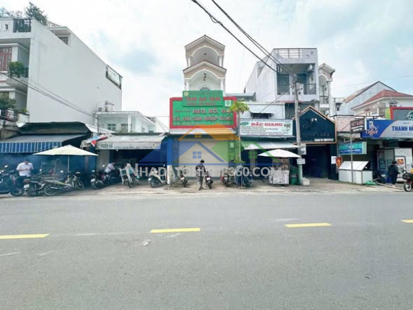 Bán nhà mặt tiền 2500m2 giá 8 triệu/m2 đường 236 sát đường bến than