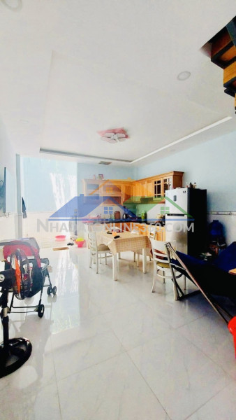 Bán nhà tân bình 80m2 2 tầng ngang 4m sát mt gấp bán cộng hòa 5.5 tỷ.