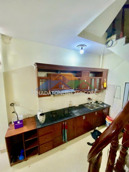 Cho thuê nhà ngõ 143 nguyễn chính, 33m² x 5 tầng, 3pn, 4 wc, đủ đồ, 12 triệu