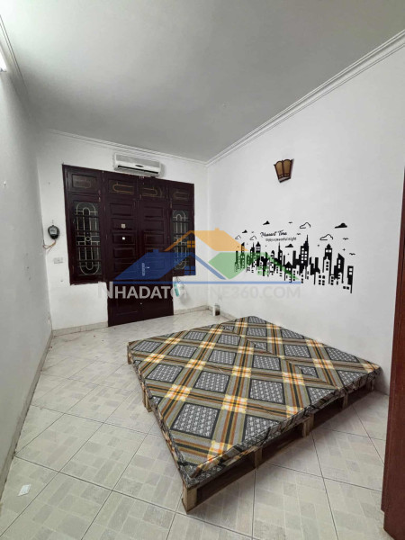 ( ở nhóm) cho thuê nhà 43 trung kính + 204 trần duy hưng 50mx4t 5pn 5dh ba gác oto cách 100m 15 tr