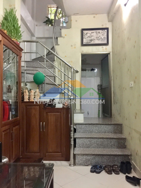Cho thuê nhà nguyên căn ngõ 1160 láng, 18m² × 5 tầng, 2 phòng ngủ. 8 triệu