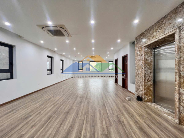 Mặt phố quan nhân - lô góc toà nhà 8 tầng thang máy 123m2  mt 8m giá 46.8 tỷ