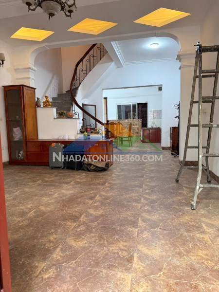 21.11.25.2 cho thuê nhà nguyên căn ở trần duy hưng, 80m2 x 5 tầng, có sân cổng riêng để xe thoải mái giá 15 triệu/tháng