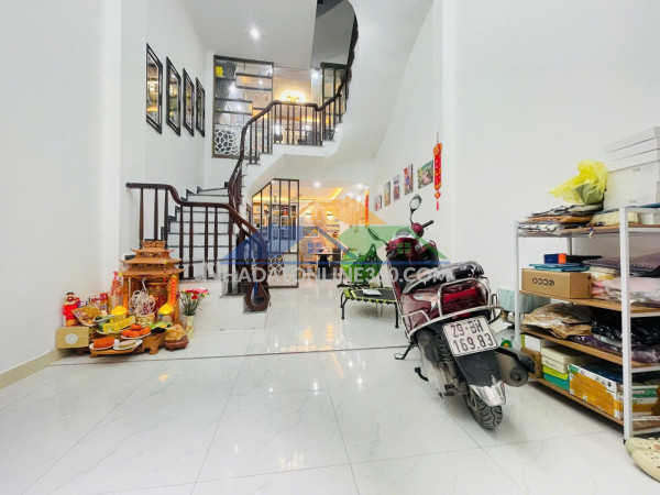 Bán nhà bùi quốc khái- hoàng mai, 45 m2, 5 tầng, mặt tiên 4 m, giá 10,1 tỷ.