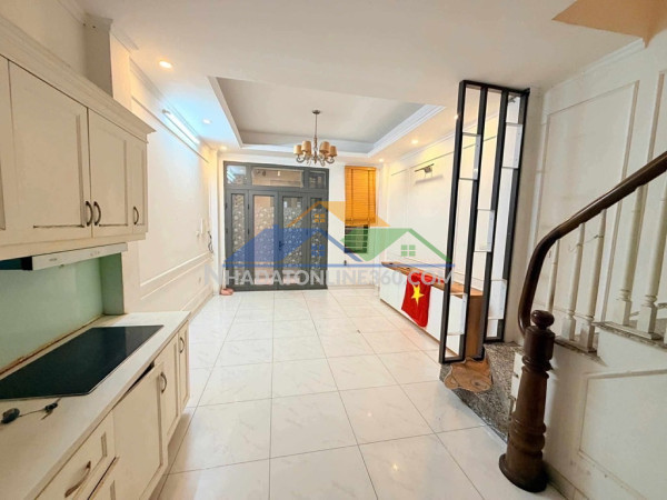 Thụy khuê dt 31m x6 tầng 8,4 tỷ ngõ thông ba gác tránh,60m ra hồ