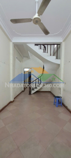 Cho thuê nhà ngõ 1295 giải phóng 45m2 x 3 tầng, 3 ngủ, 3 wc, 11 triệu/tháng vp, kd on, ở gđ