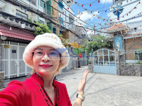 Bán nhà 3 tầng - xe hơi ngủ trong nhà đường tôn thất thuyết, quận 4 - đang sẵn dòng tiền chdv 60 triệu/ tháng