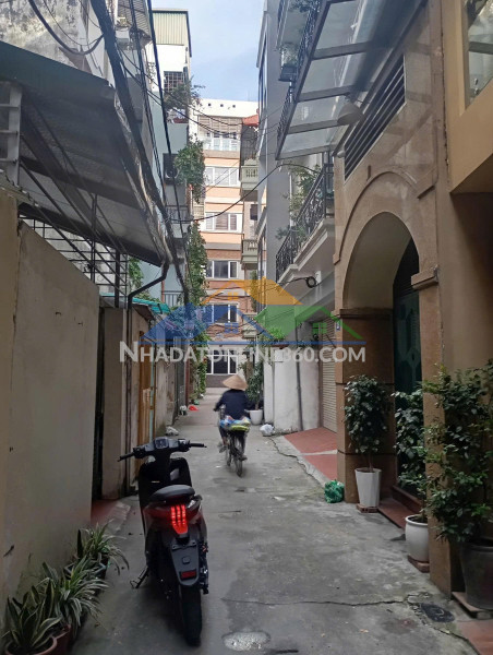 Cho thuê nhà  ngõ ô tô 63 thái thịnh, 65m² x 4 tầng, 4 phòng ngủ, 3 vệ sinh, 19 triệu/th