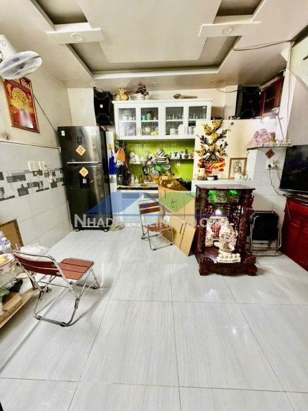 Bán 2 căn nhà hẻm 181 âu dương lân p.chánh hưng (p3q8)