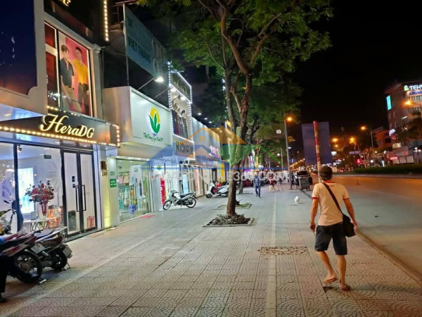 Nhà mặt phố nguyễn văn cừ, 440m, mặt tiền 18m, nở hậu, vỉa hè đá bóng