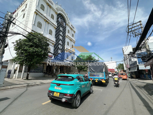 Chỉ 17 tỷ có nhà hxt thông 12m 4 lầu ngang 4.5m 158m2 ngay emart phan huy ích kd đỉnh.