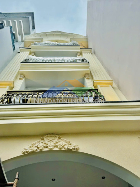 Bán nhà mặt tiền đường âu dương lân, phường 4 , q8
5 lầu , 15 pn , 150m2 chỉ 35,8 tỷ