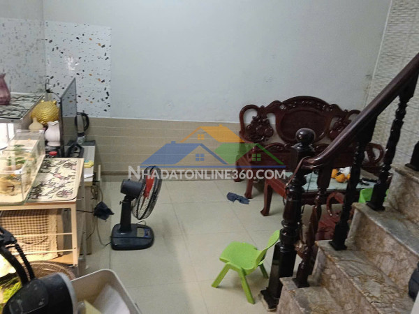 Cho thuê căn hộ tập thể 573 giải phóng, 70m2, 2 ngủ, 1 vệ sinh, 9.5 triệu