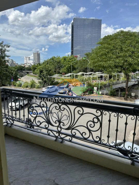 Cần cho thuê phòng tầng 2 tại vòng xoay cầu cót 45m2, địa điểm thuận tiện nhiều tiện ích, giá 5,5 triệu /tháng