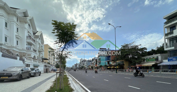 Bán biệt thự 3 lầu mái thái ngang 11m 275m2 có hầm t.máy dương quảng hàm tặng nt 46.8 tỷ.