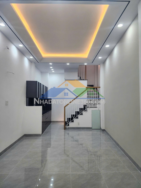 Nhà mới 3 tầng, nở hậu hẻm âu dương lân p.chánh hưng p2q8