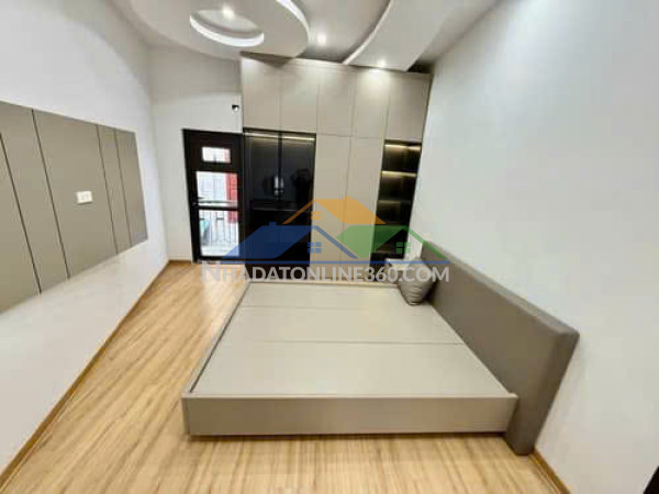 Bán nhà ngõ 343 đội cấn 40m 4 tầng mặt tiền 5 m tặng full nội thất giá 8.9 tỷ 0878168006