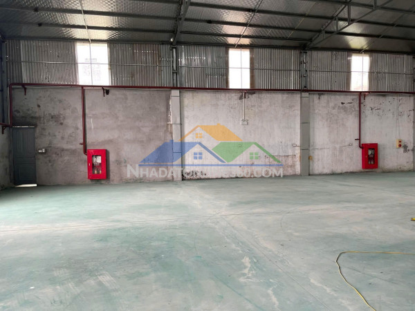 Cho thuê xưởng tại đường quốc lộ 32 đoạn bà vì, hà nội. diện tích 1400m2  xe container vào trong xưởng, pccc điện 3fa giá 31 triệu