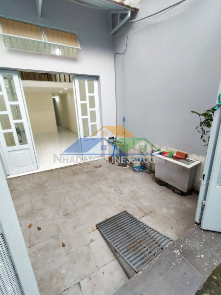 Bán nhà hẻm ô tô 72m2 2 tầng tiện xây mới 3pn âu dương lân chỉ 6,9 tỷ