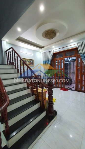 Nhà đẹp mới tinh ở ngay hẻm xe hơi ngủ trong nhà 89m phường thạnh mỹ lợi,q2 
8ty
- kết cấu 3 tầng 4 phòng ngủ 3wc
- hoàn công đủ.
#muabannhadatquan2quan9