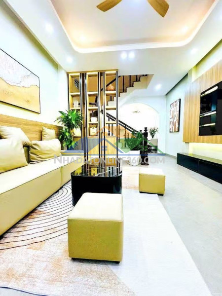 Nguyễn khang cầu giấy - gần phố - lô góc 3 mặt thoáng - tiện ích - vừa ở vừa cho thuê. dt 39m2- 5t- mt4.3m - 13.2 tỷ