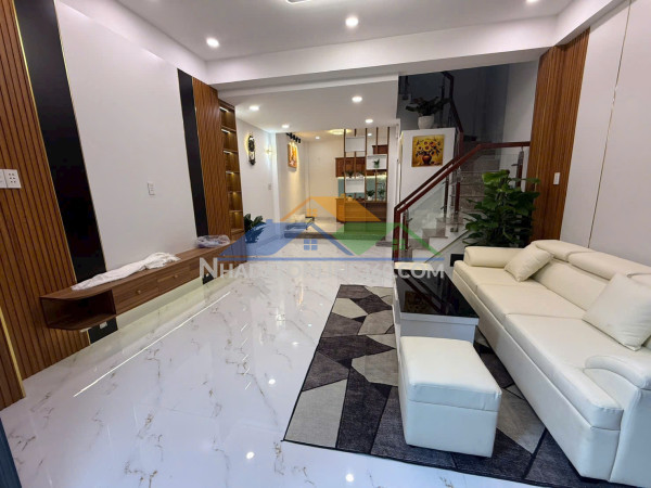 Nhà 4 tầng 2 mt hẻm đường tám danh p.chánh hưng. giá 9,2 tỷ tl