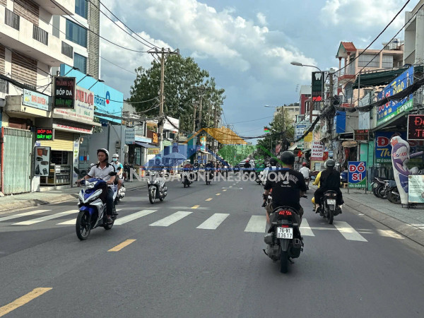 Bán nhà mtkd trần bình trọng bt ngang 13m 800m2 52 pn tiện xây 12 tầng gần chợ 103 tỷ.