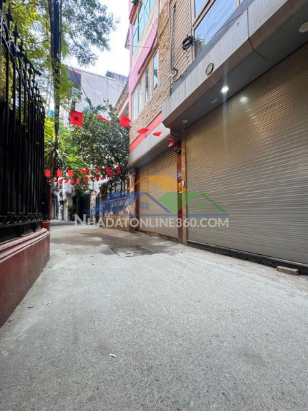 Siêu hiếm, bán nhà hoàng quốc việt, 65m, lô góc, 10m ô tô, chỉ 13 tỷ