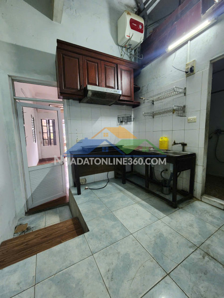 Cho thuê nhà ngõ 250  phố tân mai diện tích 50m2, 2 tầng, 2 ngủ vào ngay. 8 triệu