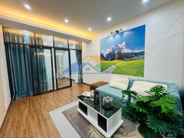 Tập thể quân đội hoàng quốc việt 110m 4 ngủ,2 thoáng,ô tô...