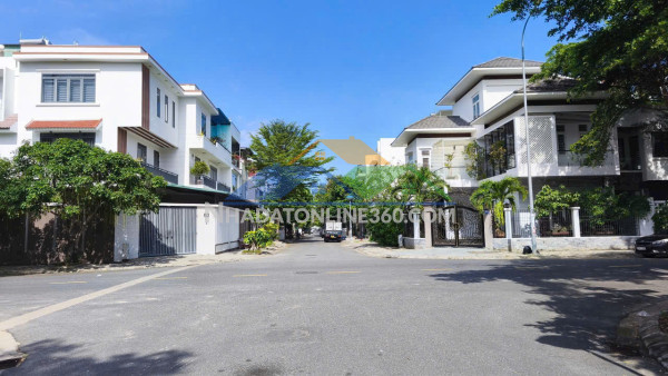 Bán đất 2 mặt tiền đường kđt mới phước long - nam nha trang
- diện tích 163m2 full odt
- ngang ôm góc 10.7m. hướng đông bắc và tây bắc
- đường nhựa rộng 16m