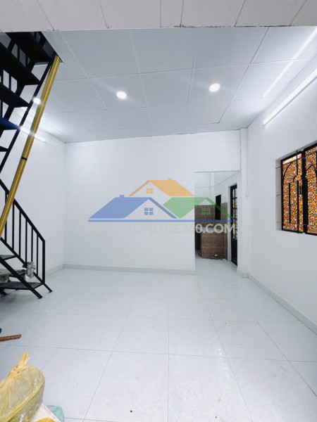 Bán nhà hoàng diệu q.4, 1 trệt, 2 lầu, cách mt hoàng diệu 20m, giá nhỉnh 3 tỷ.