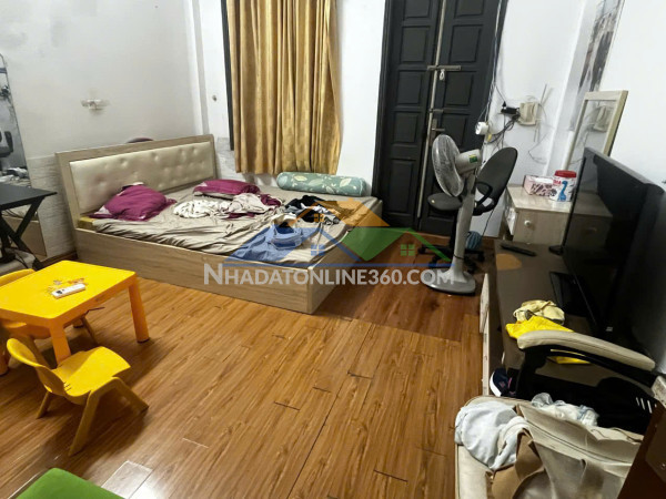 Cho thuê nhà 99 định công hạ,50 m², 4 tầng, gồm 4 phòng ngủ và 3 nhà vệ sinh.8 triệu