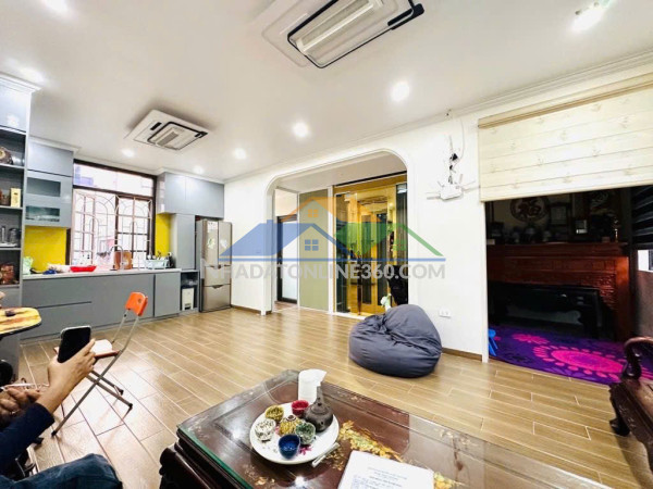 Cầu giấy - phân lô - vỉa hè - ô tô tránh - ô tô vào nhà - hai mặt ngõ - mặt tiền bề thế - thang máy - dân xây - tầm tiền cực hiếm - khu vực cực vip