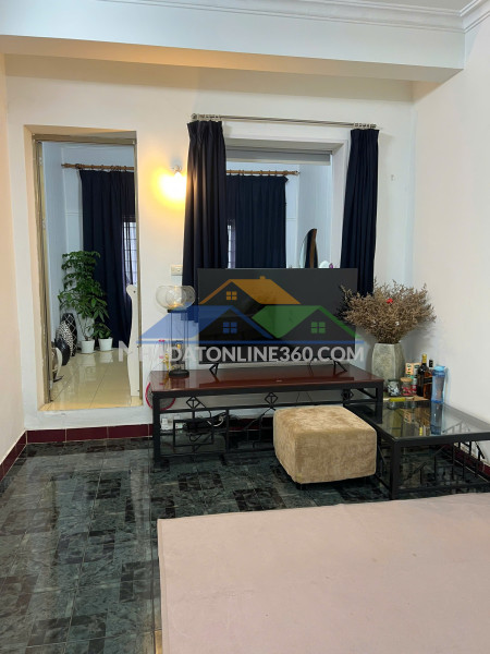 Cho thuê căn hộ tập thể công an tầng 5, mặt phố nguyên hồng,...