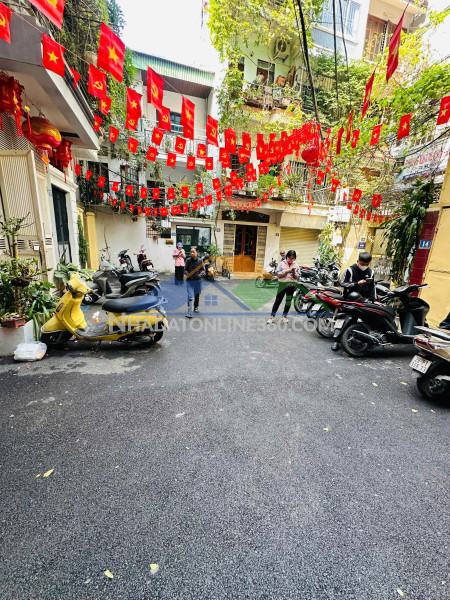 Chỉ 320 triệu/m bán nhà hoàng hoa thám 31m 5 tầng thang máy ở luôn trước tết giá 9.95 tỷ 0336212066