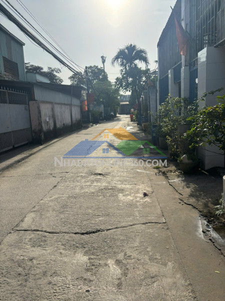 Chính chủ cho thuê nhà bình chuẩn 27, gần giao lộ lê thị trung...