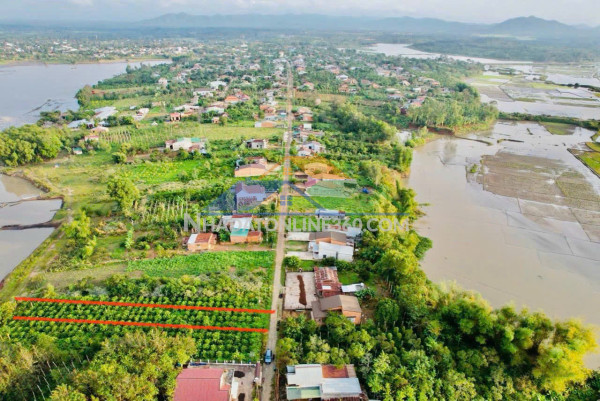 Đất giáp hồ mát mẻ dt 7*91m sẵn thổ cư kdc đông đầy đủ tiện ích cách sân bay chỉ hơn 20km quốc lộ 27 chỉ 11km giá  417tr bao sổ