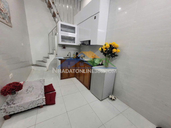 Ngõ văn hương 28m2 x 4 tầng, 2 ngủ, 2 vệ sinh, 6.5 triệu