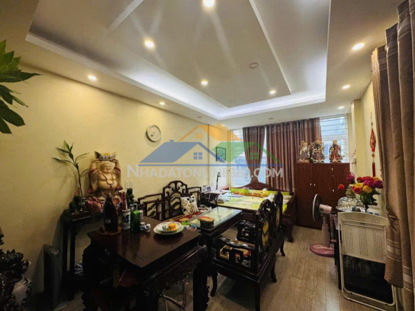 Bán nhà hoàng hoa thám gần phố lô góc 2 thoáng 40m 5 tầng 10 tỷ