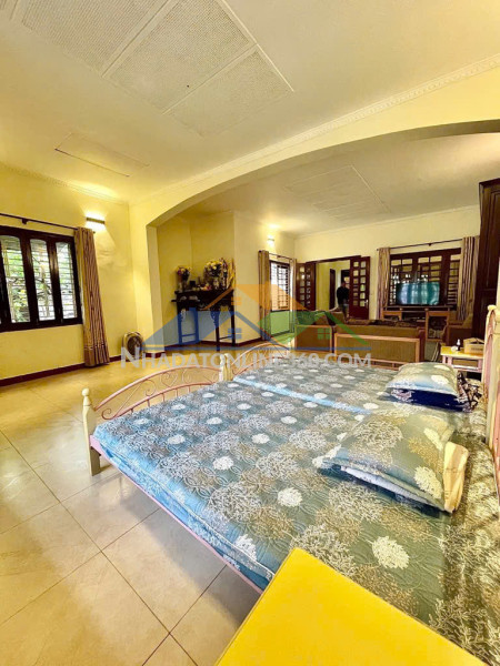 Siêu hiếm, bán nhà lạc long quân, sát hồ tây gần lotte, xây chdv đẹp, 100m chỉ 25 tỷ