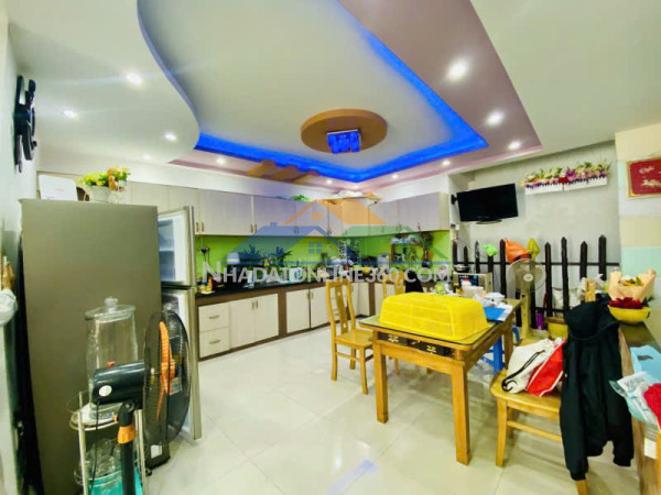 Nhà 5 tầng hẻm 993 phạm văn bạch ngang 6m 122m2 10pn vừa ở vừa kd gần chợ 14.5 tỷ.