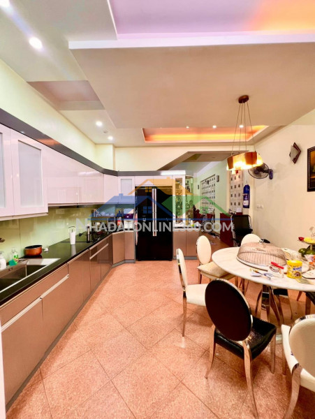 Nhà đẹp nguyễn văn linh hơn 4 tỷ, 30m2, mt 4m, 5 tầng, gần ô tô